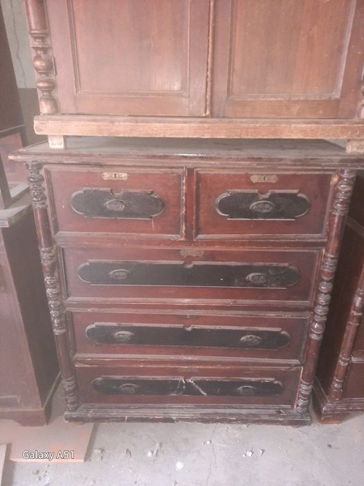 Продается  Старинный  буфет.