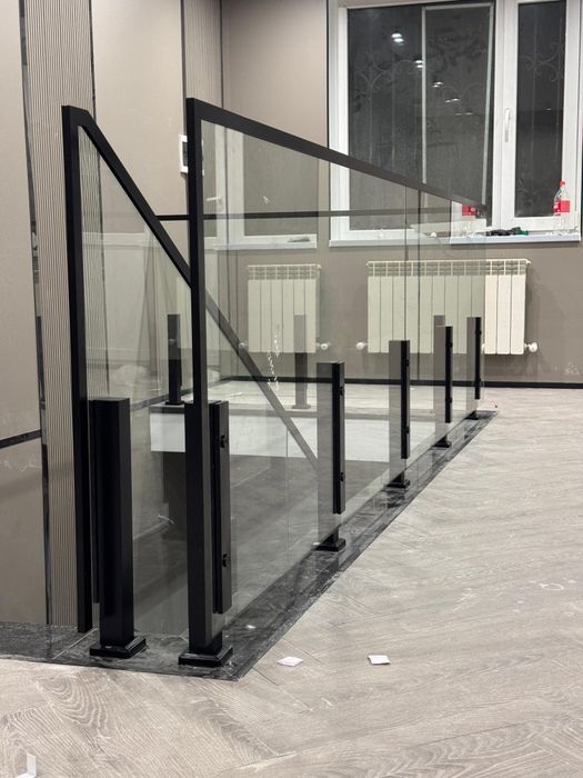 Стеклянный перила  перегородки витражи