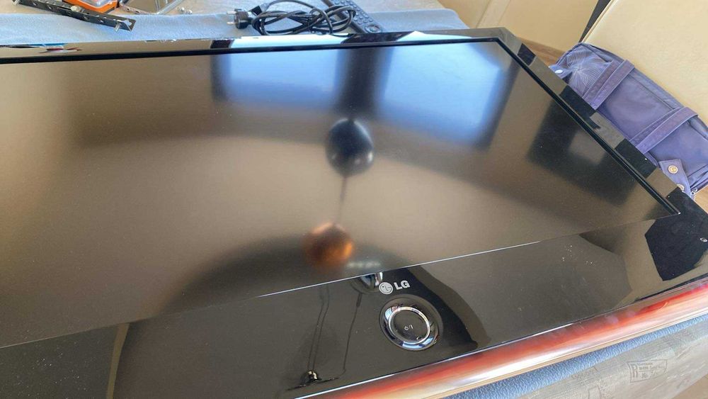 Телевизор LG 37LH7000-ZA на части