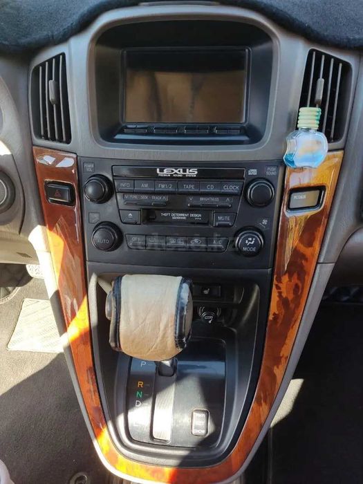 Автомобиль Lexus RX 300