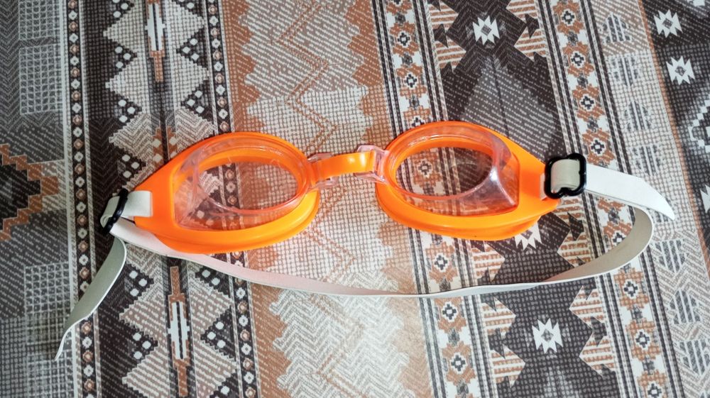 Colac pentru copii. Ochelari de apă pentru copii.