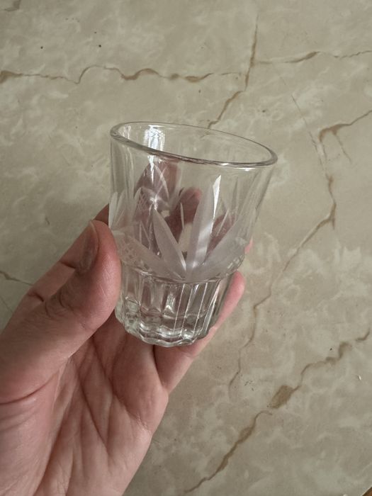 Продается стеклянная посуда (стаканы и вазы)