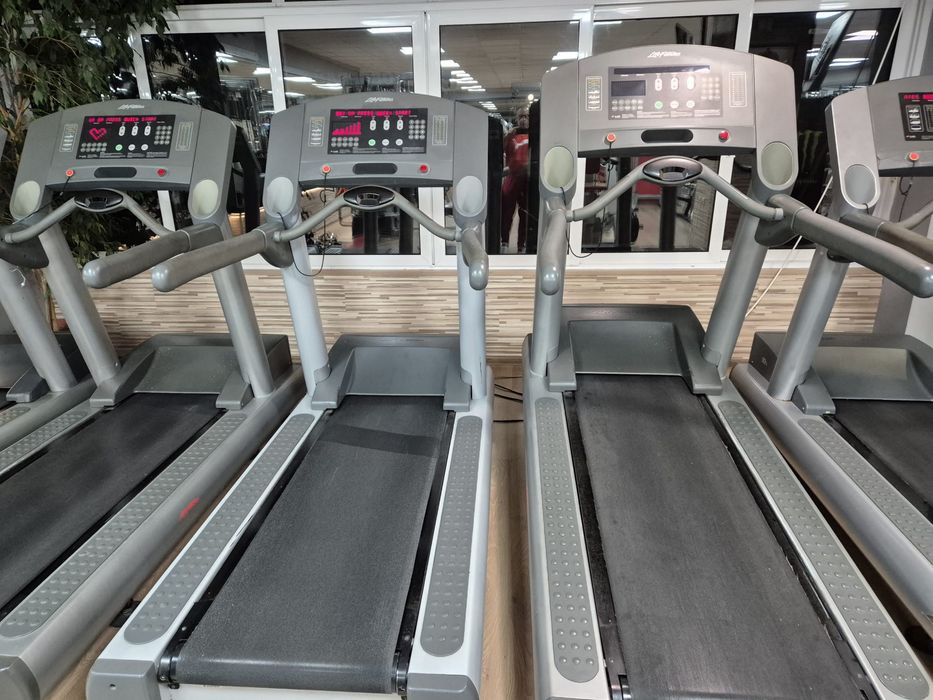 Бягаща пътека Life Fitness