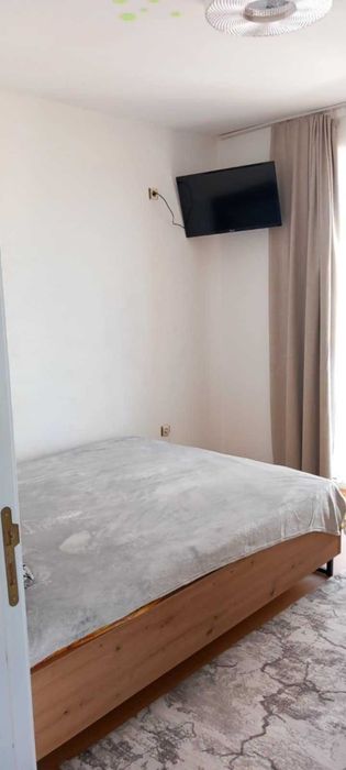 Тристаен апартамент в затворен комплекс.