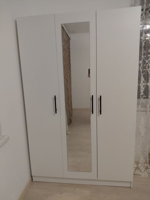 Продам кухонный гарнитур, электроплиту,  люстры