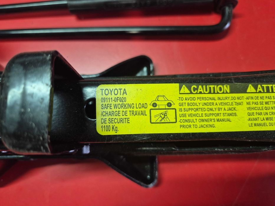 Cric Auto Original OEM TOYOTA Avensis Corolla Hybrid Yaris Cross Prius Hybrid Corolla Cross
