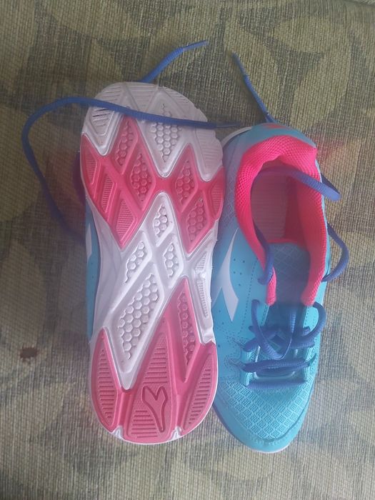 Mаратонски за футбол за изкуствено игрище Joma и маратонки Diadоra