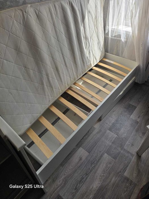 Продам кровать с матрасом