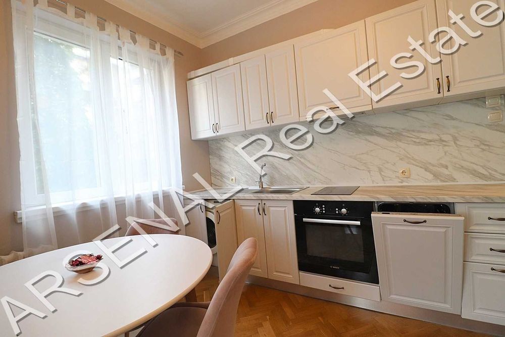 Тристаен апартамент под наем, Център