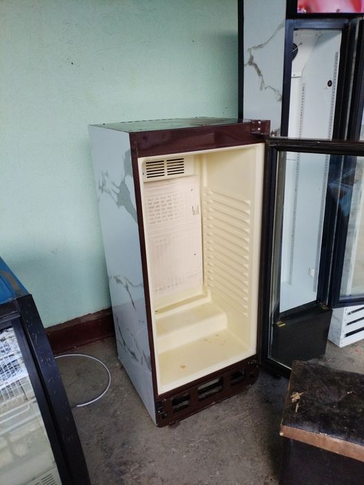 Витринный холодильник