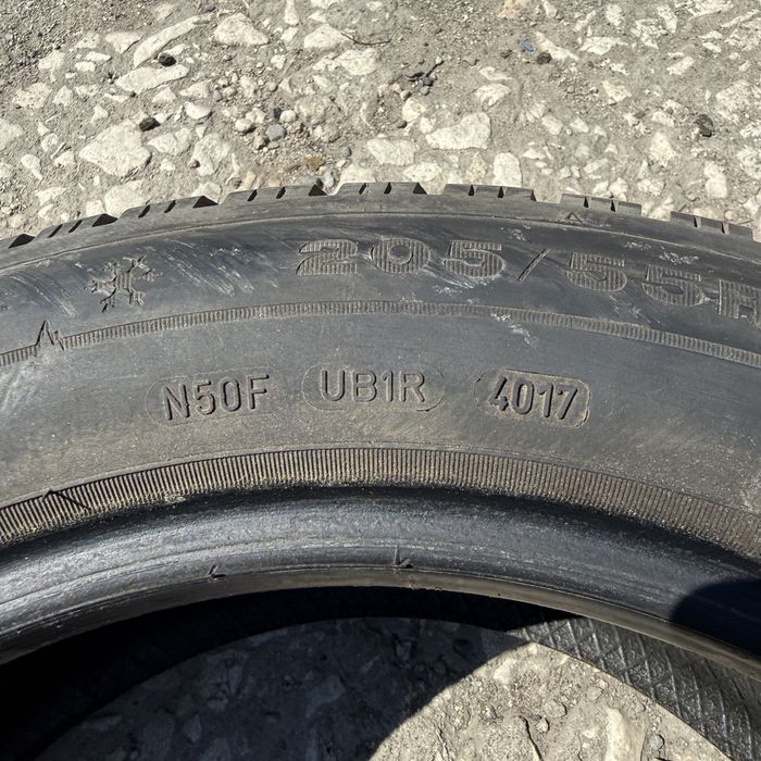 2 броя зимни гуми Dunlop 205/55 R16 Dot 4017 ном 727