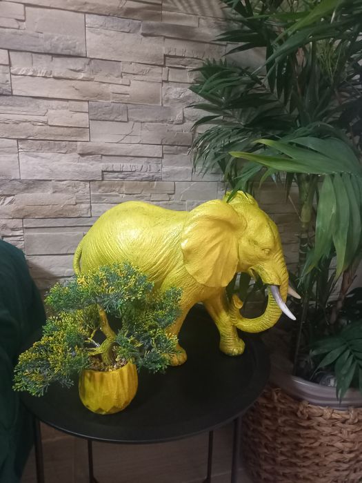 De vânzare statuetă