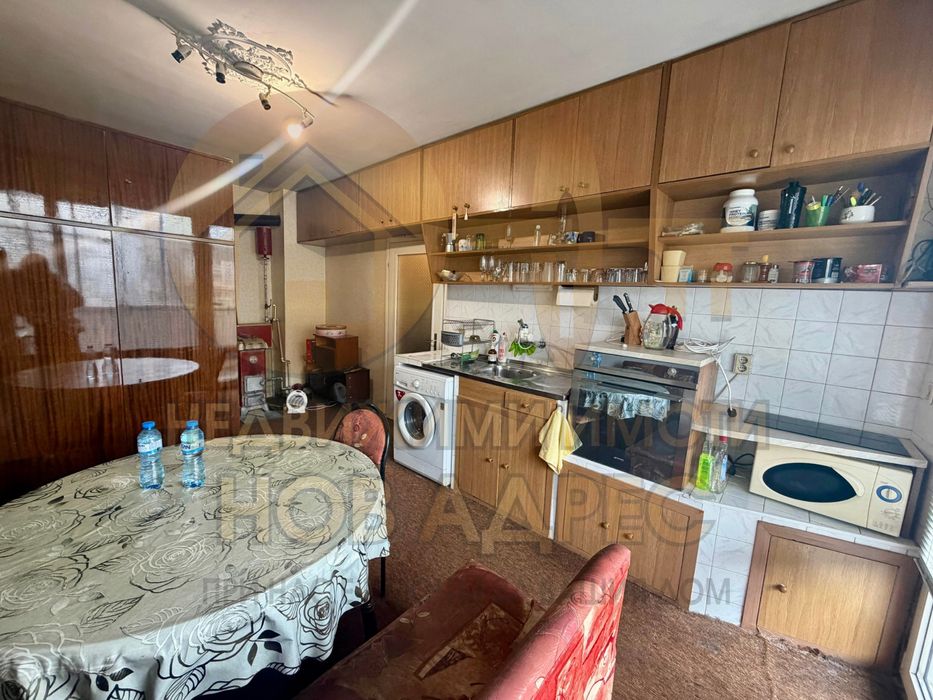 Тристаен Апартамент , Изцяло Южен , Среден Етаж гр. Търговище кв. Запад 3