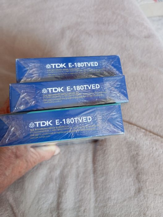 3 casete video noi, nedeschise