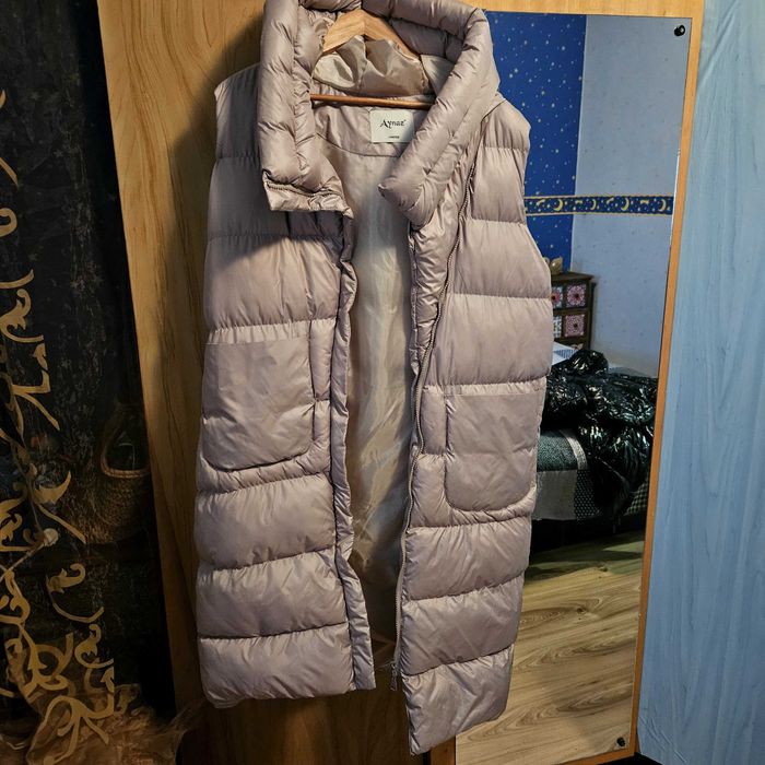 Дълъг бежов елек