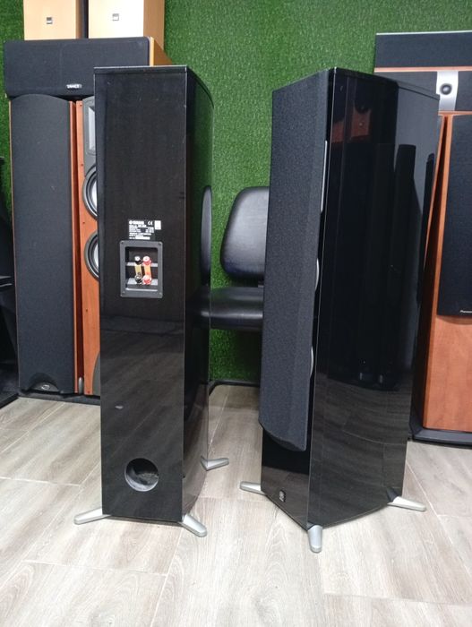 Тонколони YAMAHA NS-555 Black piano liqueur