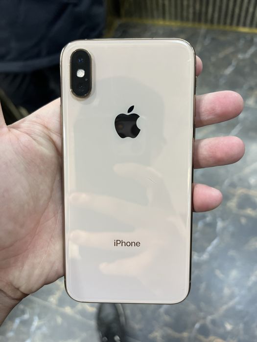 iPhone xs gold.