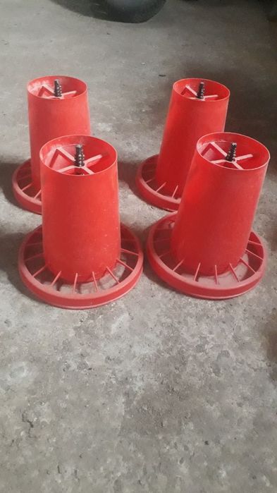 Кармушка.йем ва сув идишлар сотилади товуклар учин