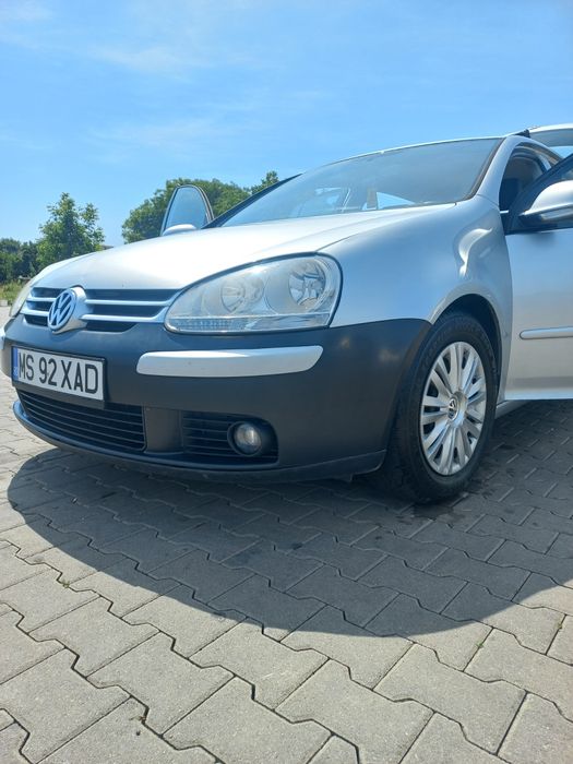 Vând golf 5 cu motor defect