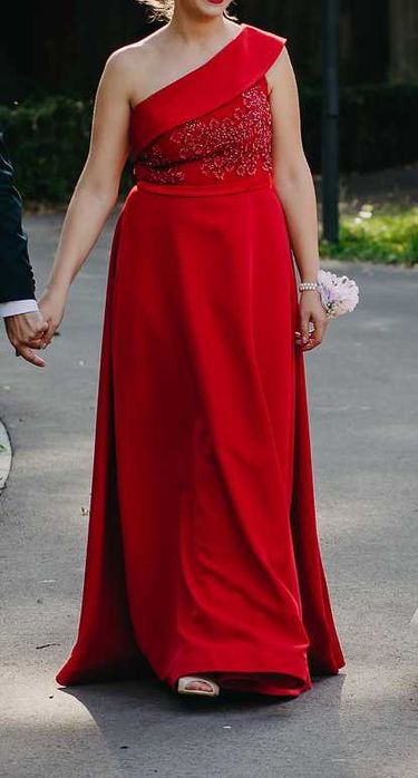 Rochie eleganta, nasa sau banchet