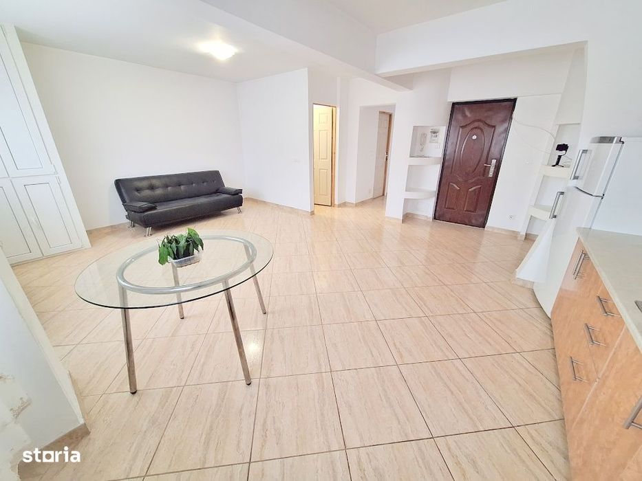 Apartament 3 camere - Zona Mioritei , Bloc an 1981