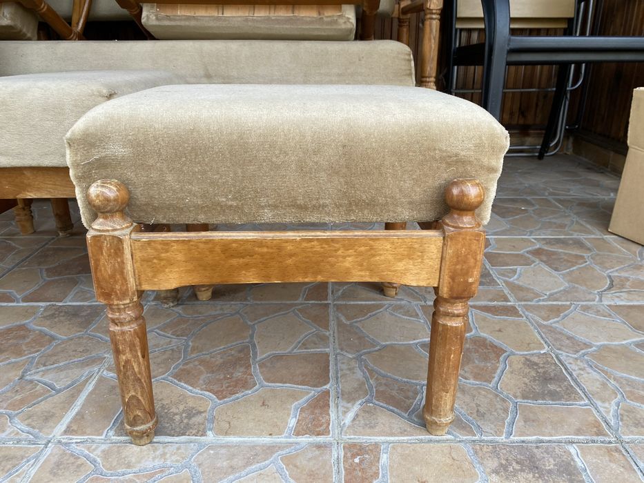 Продавам дървени мебели- :диван,фотьойли и табуретки