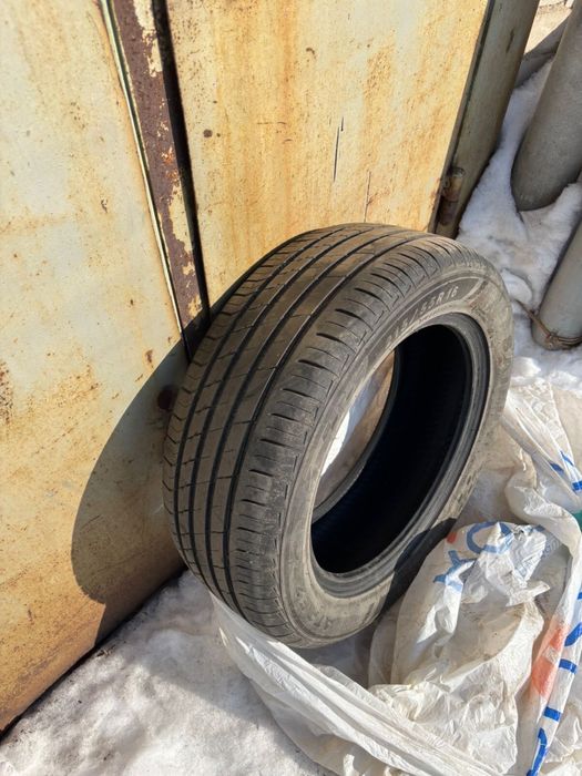 Продам комплект летней резины 215/55 R16