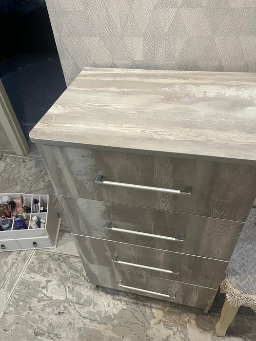 Продам тумбу в отличном состояний