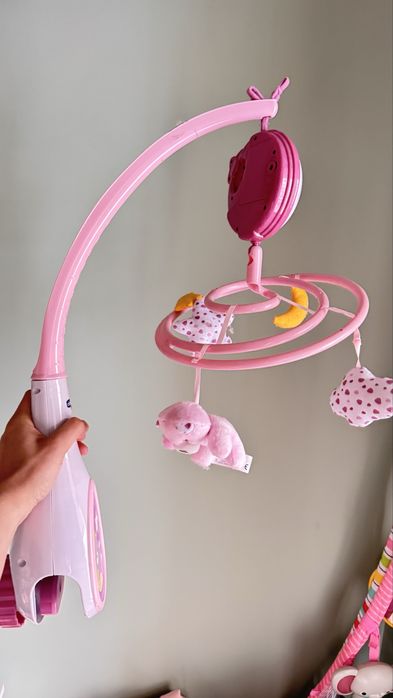 Въртележка с играчки за креватче