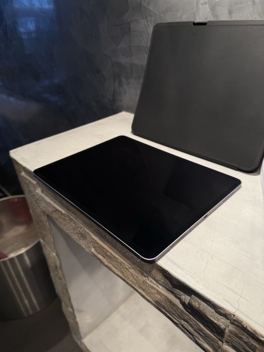 КАТО ЧИСТО НОВ Ipad Air M3 13” Cellurar + Wi-Fi