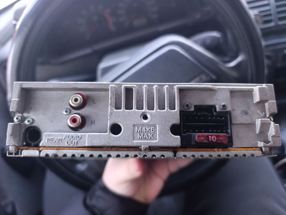 Продам магнитолу SONY