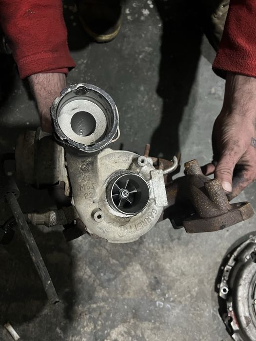 Vând turbină originală pentru motor VW 2.0 TDI cod BKP bkd 140 CP),