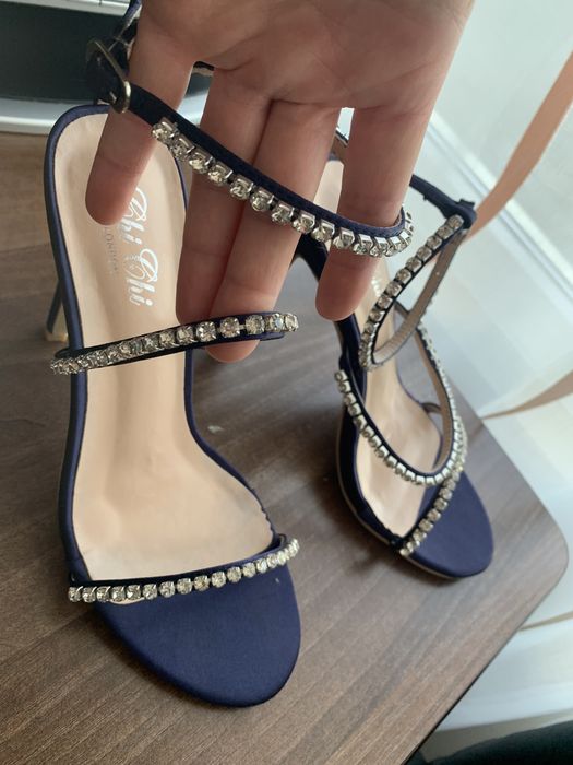 Sandale Chi Chi London cu toc superbe cu strasuri . Sunt noi