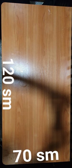 Kompyuter va dars qilish uchun parta