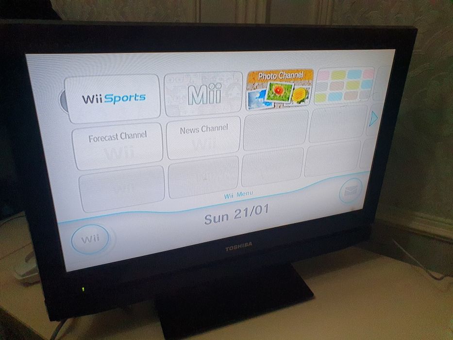 Televizor 24 Toshiba есть царапины