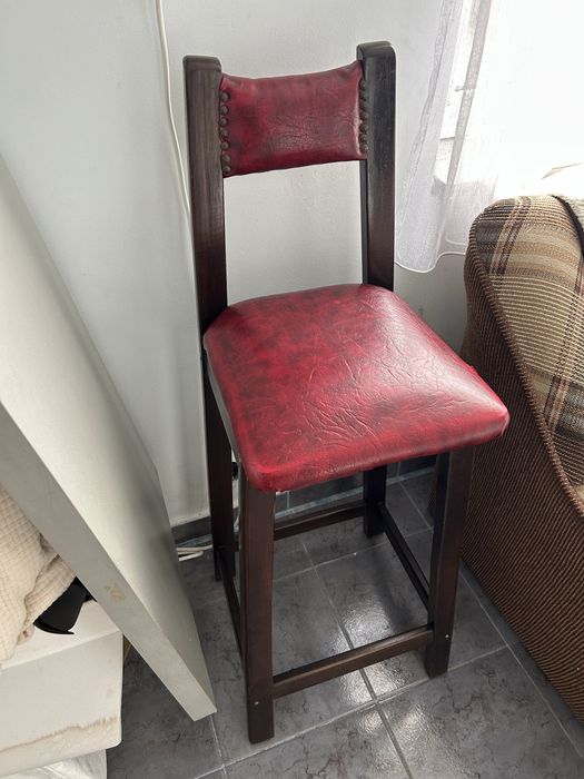 Scaun de bar din lemn masiv cu tapiterie de piele