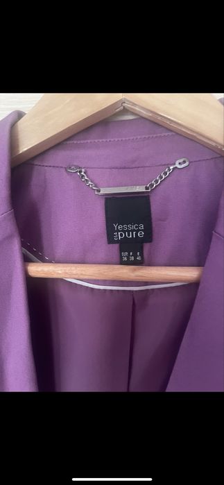 Sacou dama cambrat cu nasturi decorativi.s 36 nou C&A culoare mov-violet