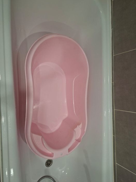 Ванночка для купания детей. Целое удобное