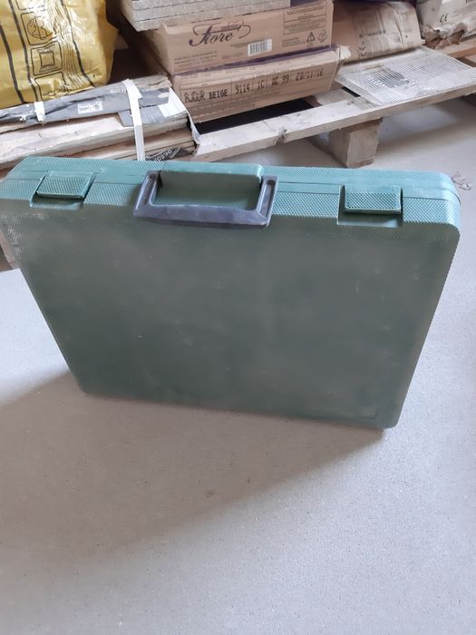 Vând 2 cutii pentru scule și chei