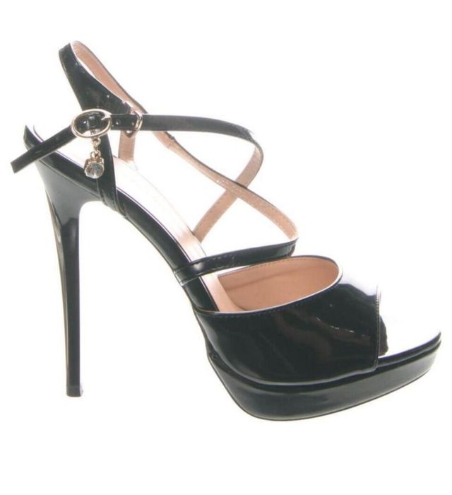 Дамски лачени обувки