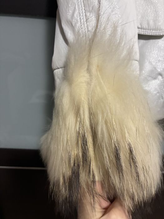 Дамско яке бяло с кожа и качулка