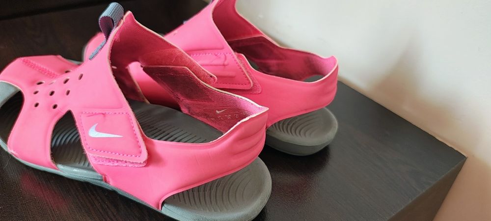 Детски сандали, маратонки и боти.