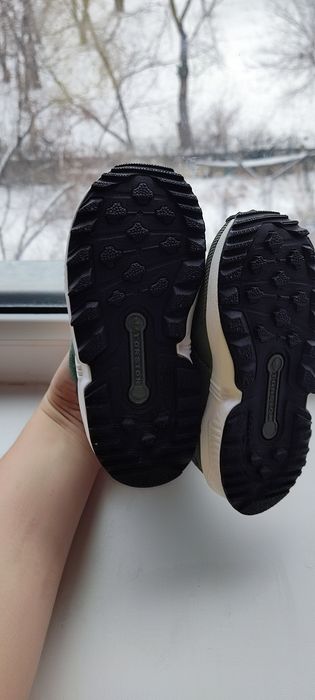 Обувь на мальчика 23 размер.