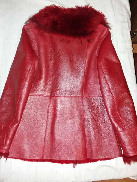 Palton rosu cu blanita asortata