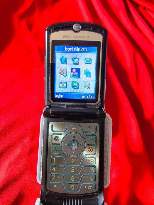 Motorola razr V3+charger original ( decodat, limba romana)