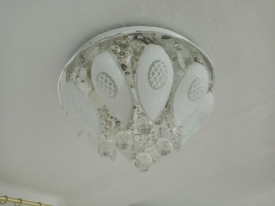 Продам люстру продам