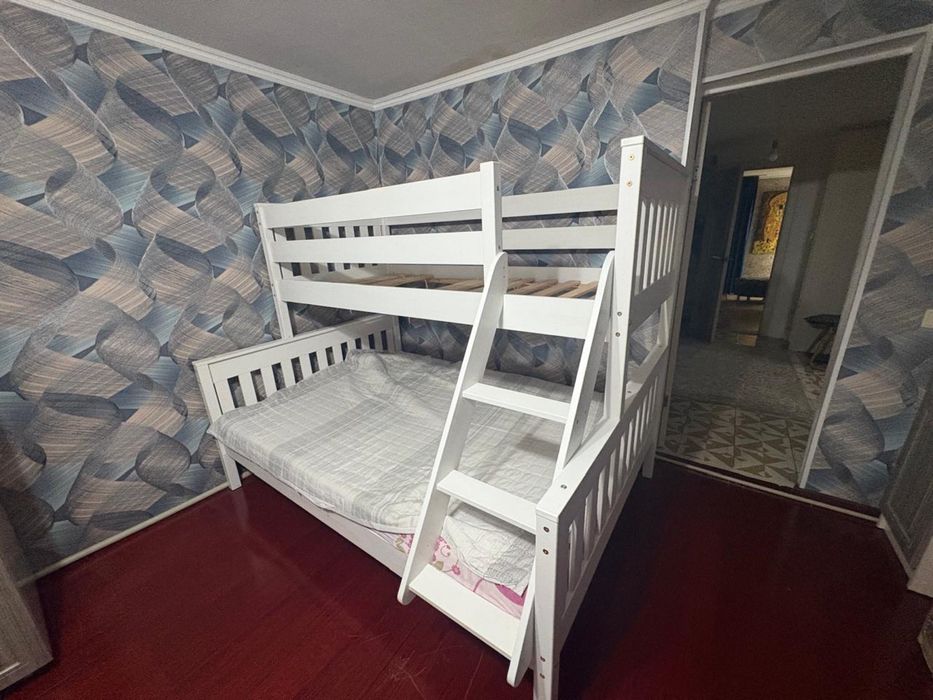 Двух ярусный кровать