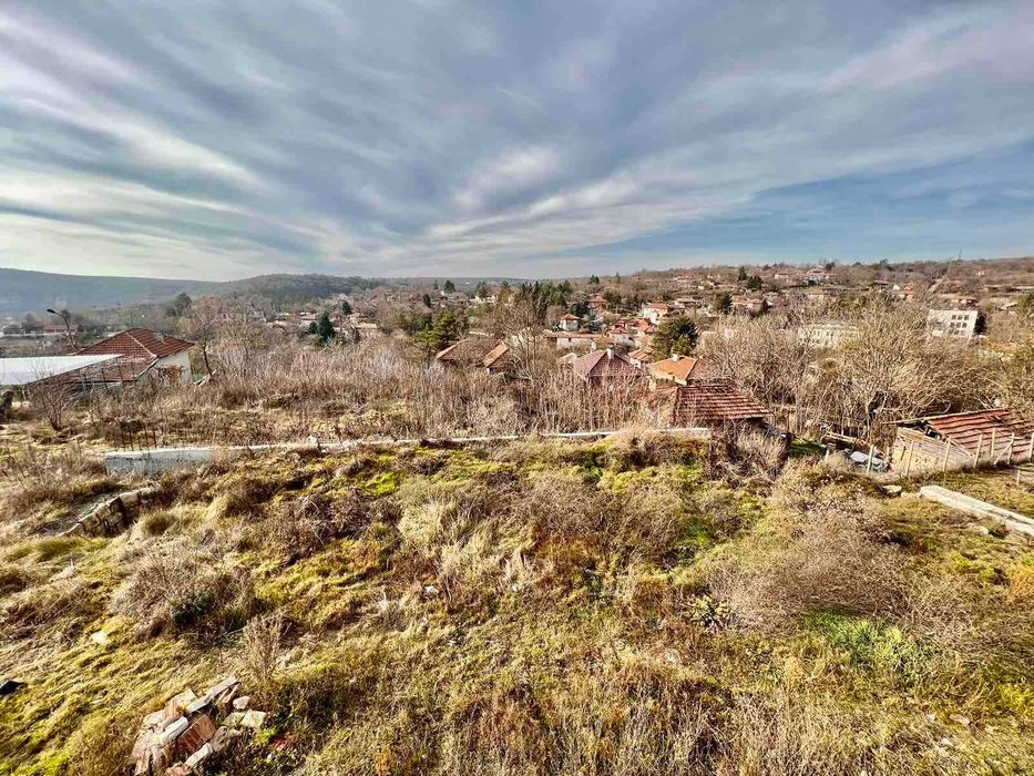 Двуетажна къща в село Писанец