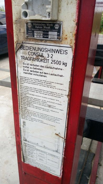 Подемник двуколонен за автомобили