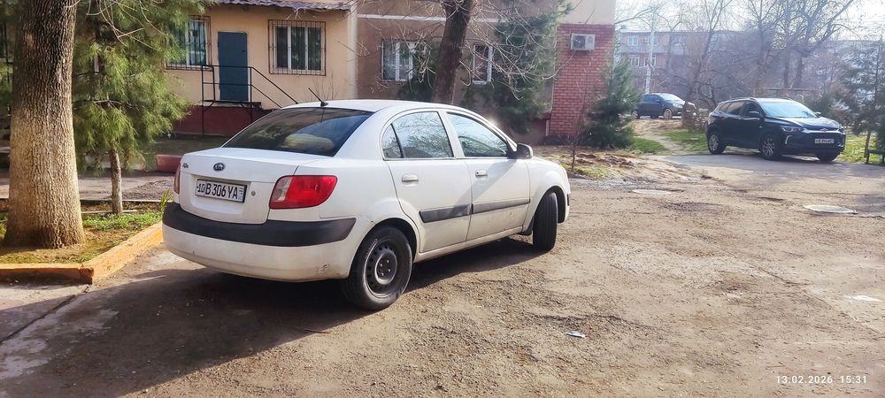 Kia Rio sedan 2009